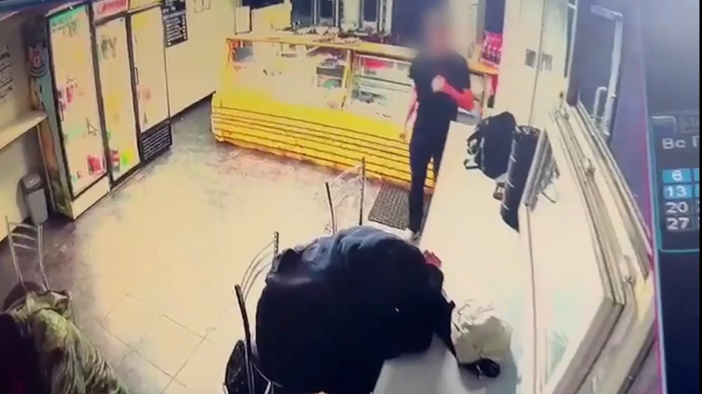 У уснувшего в кафе пензенца украли ноутбук