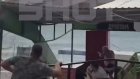 Поднявший катамаран в воздух смерч в российском регионе попал на видео