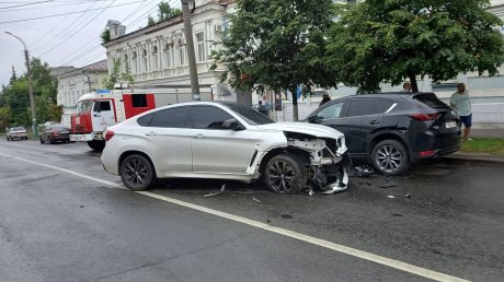На улице Куйбышева в Пензе образовался затор из-за ДТП