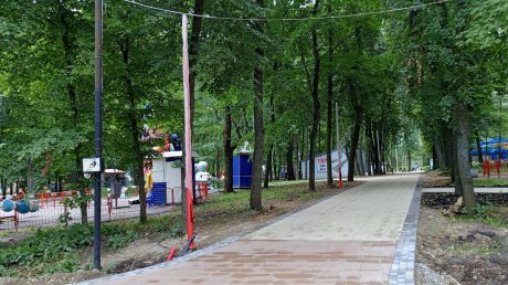 В парке Белинского одни аллеи открыли, другие закрыли