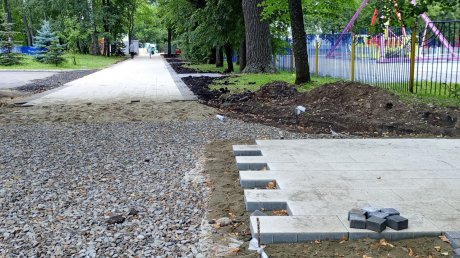 В парке Белинского одни аллеи открыли, другие закрыли