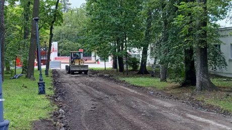 В парке Белинского одни аллеи открыли, другие закрыли
