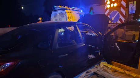 На мосту в Пензе водитель врезался в бетонное ограждение