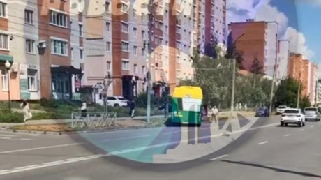 На улице Кижеватова автобус с пассажирами уехал без водителя
