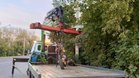 На улице Аустрина попал в ДТП 14-летний питбайкер