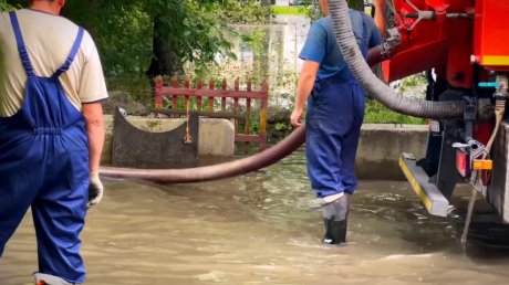 Отключение воды: появились кадры с места масштабной утечки на Некрасова