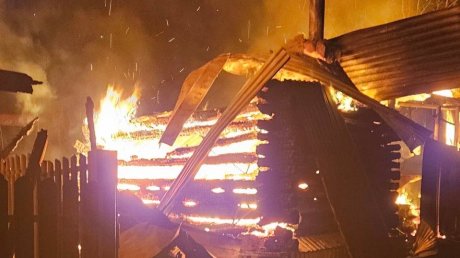 Второй пожар: в Кузнецком районе сгорели 2 дачных домика и баня