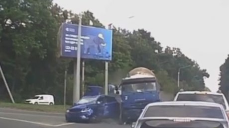 В ДТП с бетономешалкой у Ахунского переезда пострадал мужчина