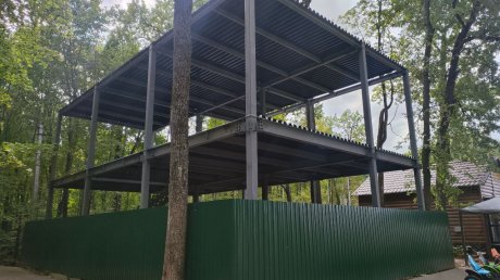 На Олимпийской аллее пензенцев насторожила двухэтажная постройка