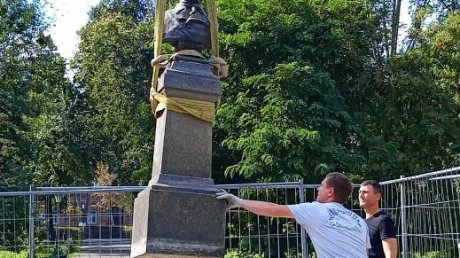 Бюст Лермонтова увезли из одноименного сквера в Пензе