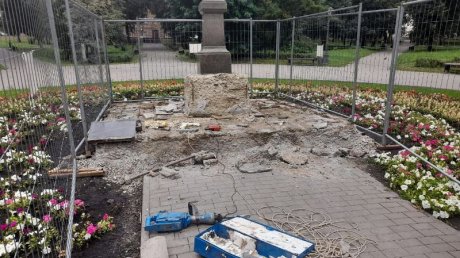 Бюст Лермонтова увезли из одноименного сквера в Пензе