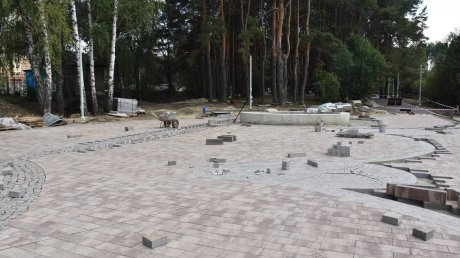 Ремонт в сквере «Семейный» идет в три смены