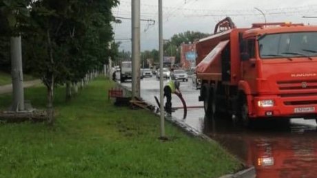 Последствия непогоды: с улиц Пензы вывозят поврежденные деревья