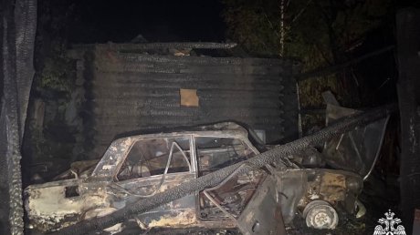 В Сосновоборске сгорел сарай с автомобилем
