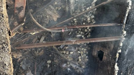В Кузнецке загорелся гараж с газовыми баллонами