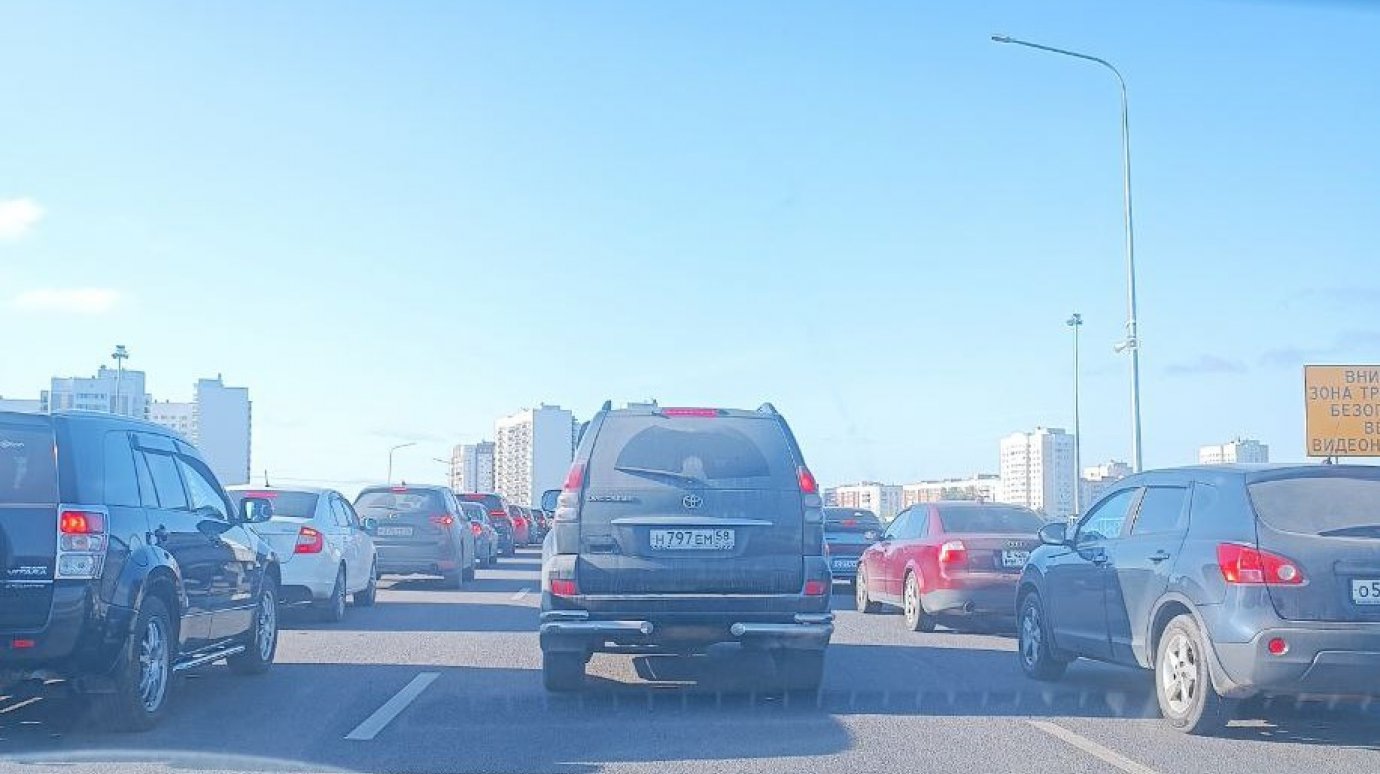 Жители Зари утром застряли в огромных пробках