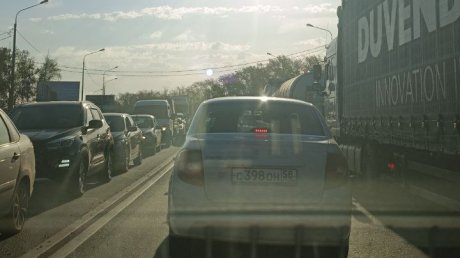 Жители Зари утром застряли в огромных пробках