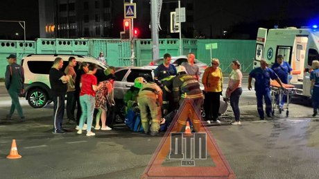 В вечернем ДТП в Терновке пострадали два человека