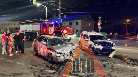 В вечернем ДТП в Терновке пострадали два человека