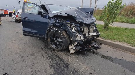В ДТП на перекрестке в Засечном погибли двое взрослых и ребенок