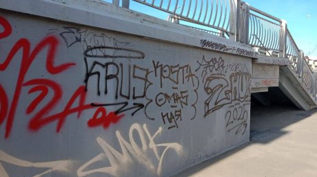 В Пензе коммунальщики уничтожили «творчество» вандалов