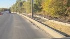 Защита от самокатчиков: жителей Зари удивили столбы посреди тротуара