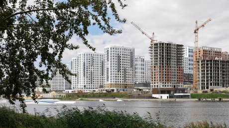 На пруду в Арбекове впервые запустили вейк-парк и фонтан