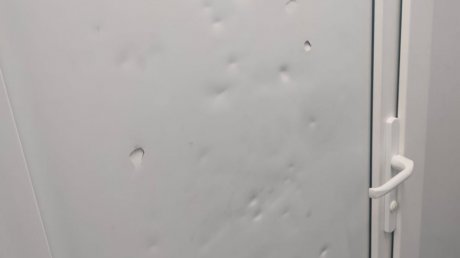 В Заречном вандалы изуродовали бесплатный туалет в парке