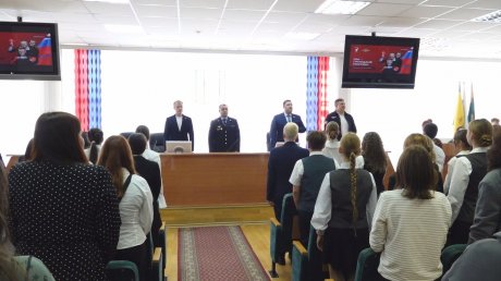 В Пензе молодым активистам торжественно вручили паспорта