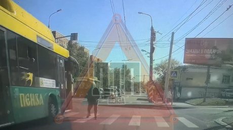 В Пензе накажут водителя, едва не сбившего пешехода на зебре