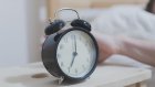 Россиян предупредили о штрафе за громкий будильник