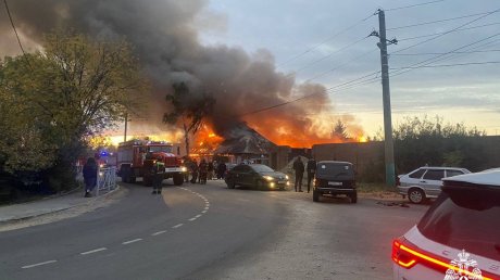 В Кузнецке загорелись 2 жилых дома на улице Чкалова