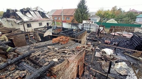 В Кузнецке загорелись 2 жилых дома на улице Чкалова