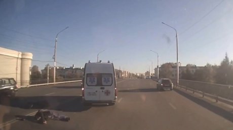 Момент перед ДТП со скутером в Заводском районе попал на видео