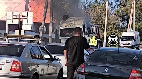 В Бессоновке на дороге загорелся грузовой автомобиль
