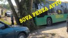 Автобус врезался в дерево: в Пензе ищут очевидцев ДТП на Шуисте