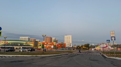 Парковку у «Коллажа» перекрыли из-за подозрительной машины