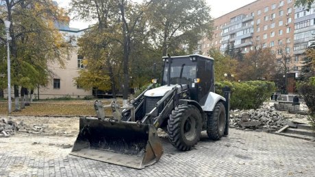 В сквере «Кукушка» начали менять плитку