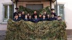 В Пензе эксперты-криминалисты плетут масксети для бойцов СВО