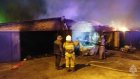 В Терновке сгорели крыша дома, 3 гаража и 2 машины