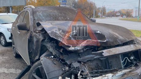 «Машины в кашу»: на пр. Победы случилось массовое ДТП на парковке
