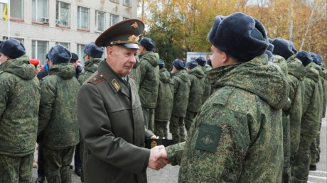 Губернатор поручил подарить часы пензенским призывникам