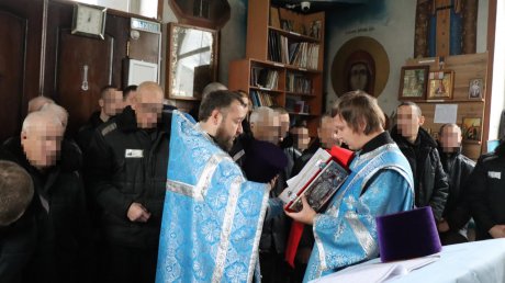 В Пензе осужденные приняли участие в торжественном молебне