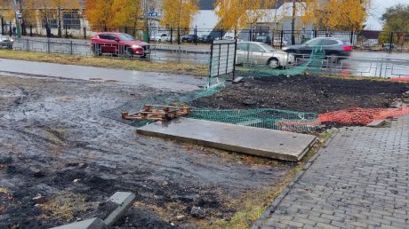 Раскопки у памятника блокадникам доставляют неудобства пензенцам