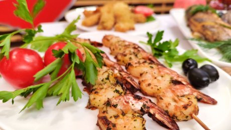 Креветки, мидии и дорада: сеть «Караван» представила новое меню