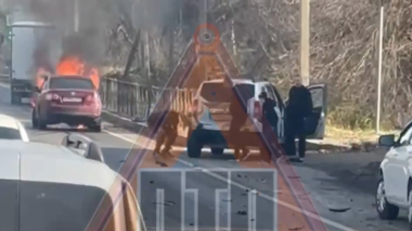 В Пензе после ДТП на М-5 вспыхнул автомобиль
