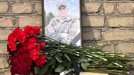 В Кузнецке открыли мемориальную доску погибшему на СВО врачу