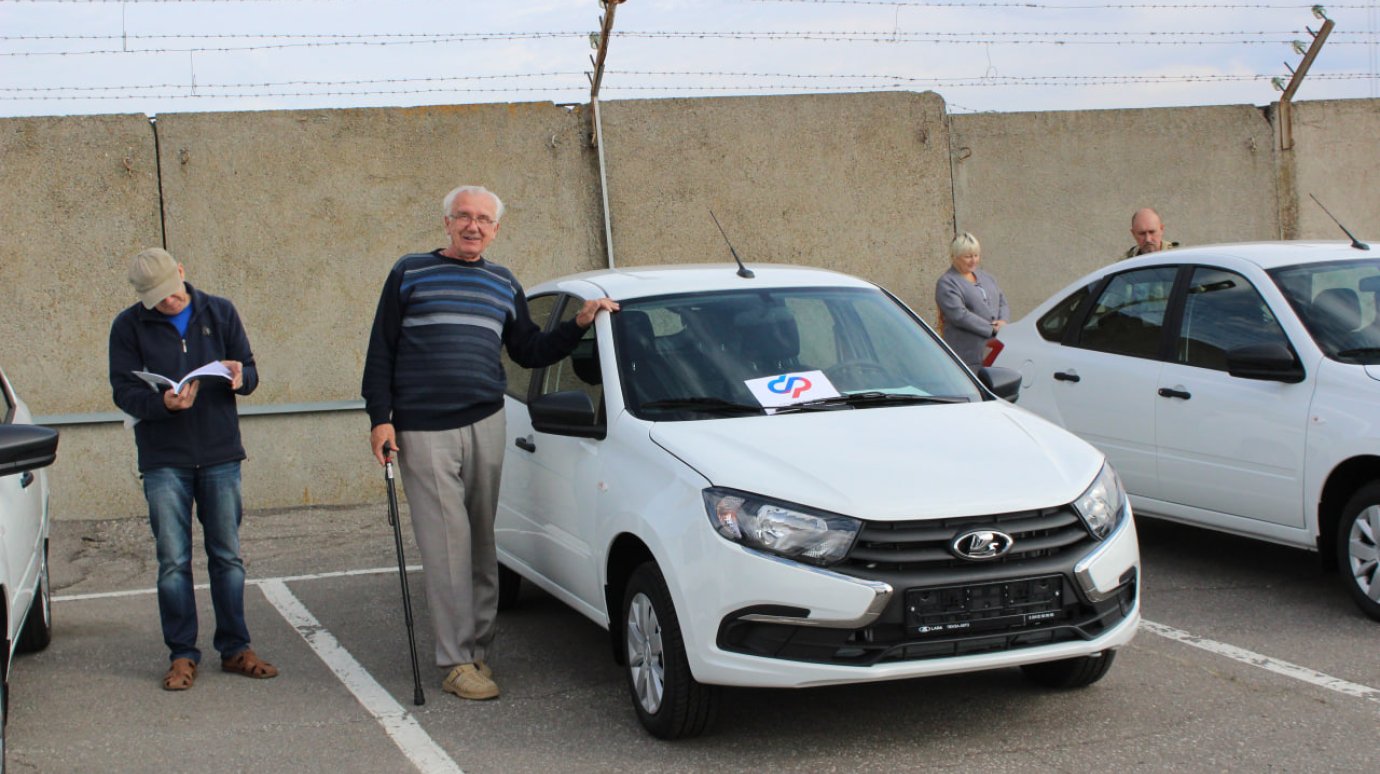 Пяти пострадавшим на производстве пензенцам подарили автомобили