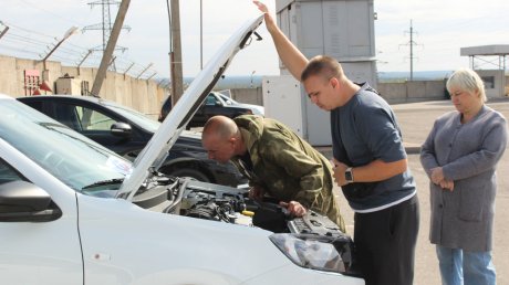 Пяти пострадавшим на производстве пензенцам подарили автомобили