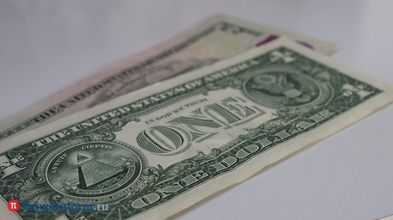 Россиянам назвали способы обмена старых долларов